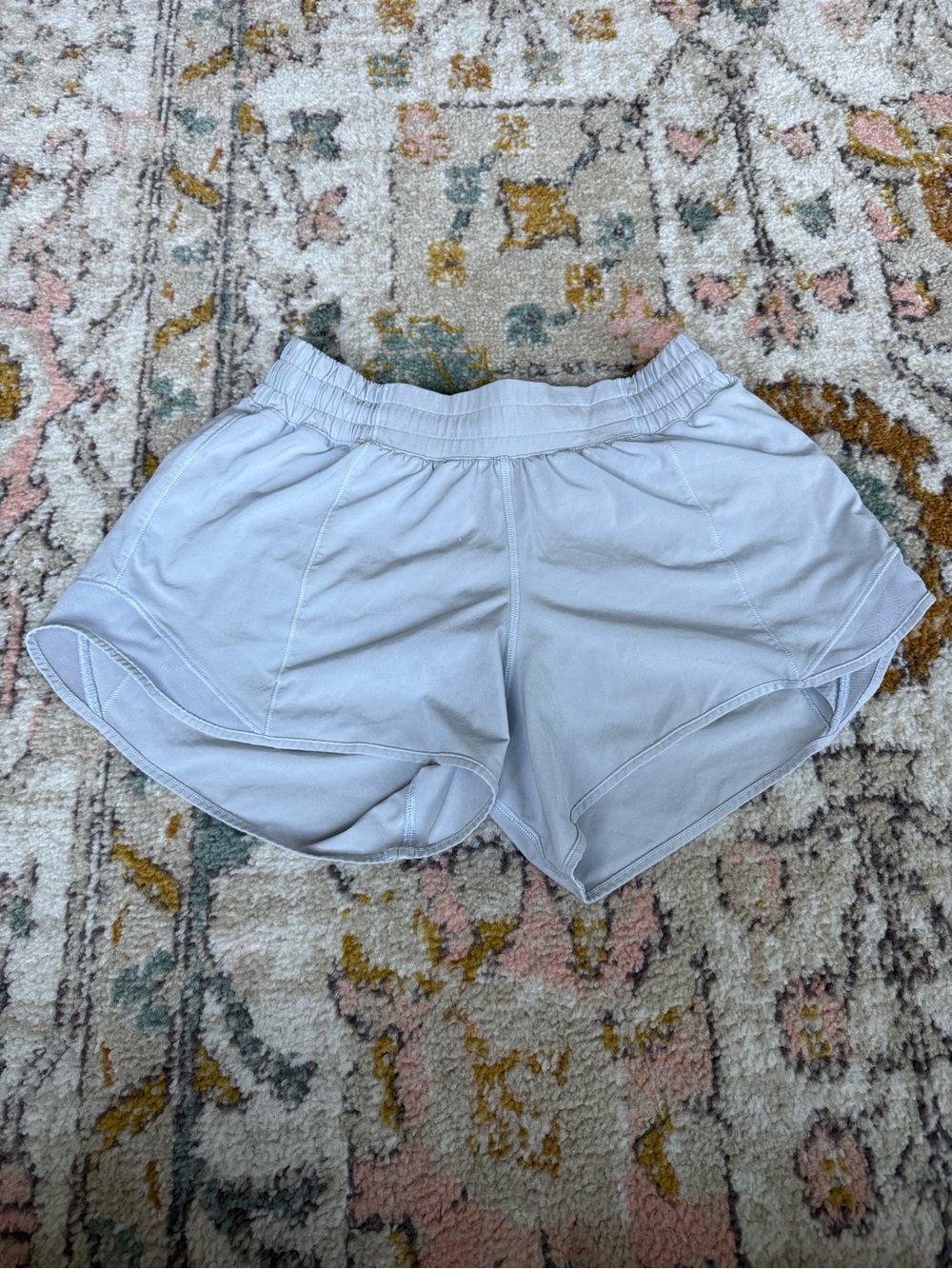 Lululemon White Hotty Hot Low Rise Lined Short 2.5” Size 6 Tall